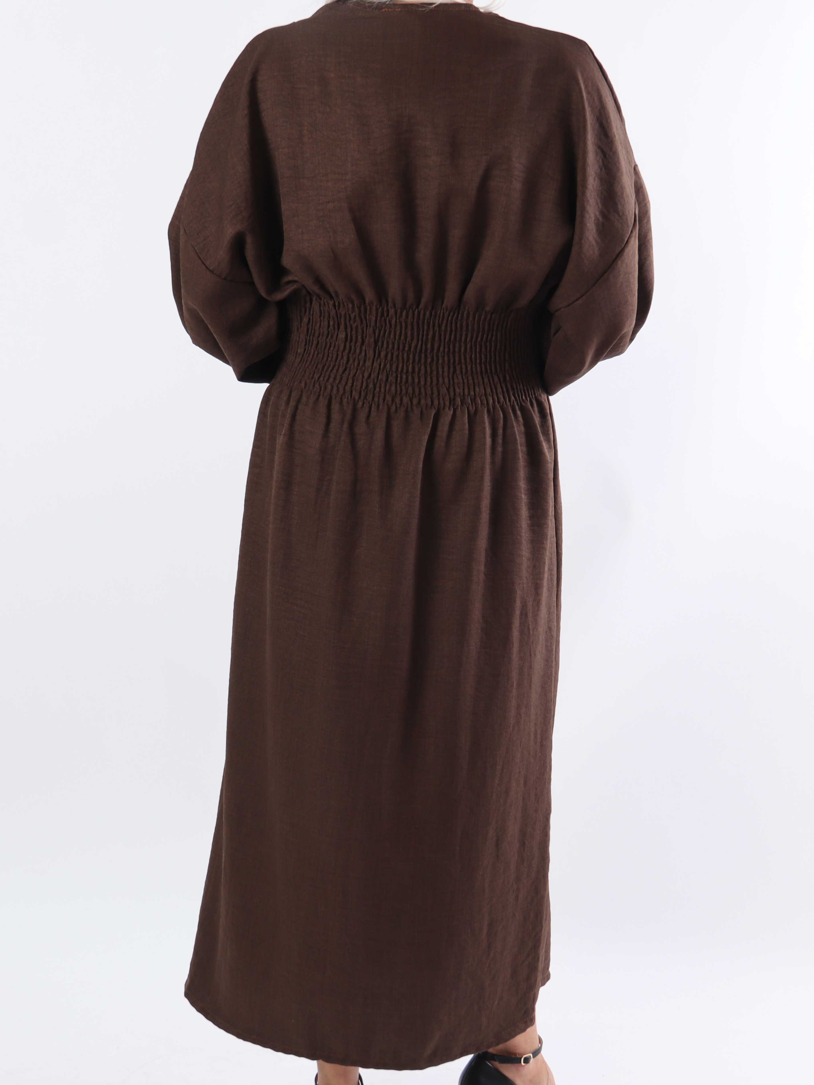 Samara - Sød plus size kjole med smock og knapper